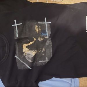 Off-white crew neck tee